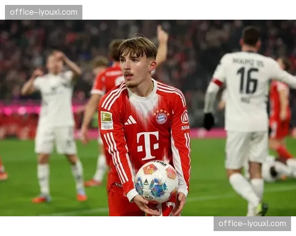 拜仁官方确认卡尔肌肉纤维撕裂 预计将缺席三周时间